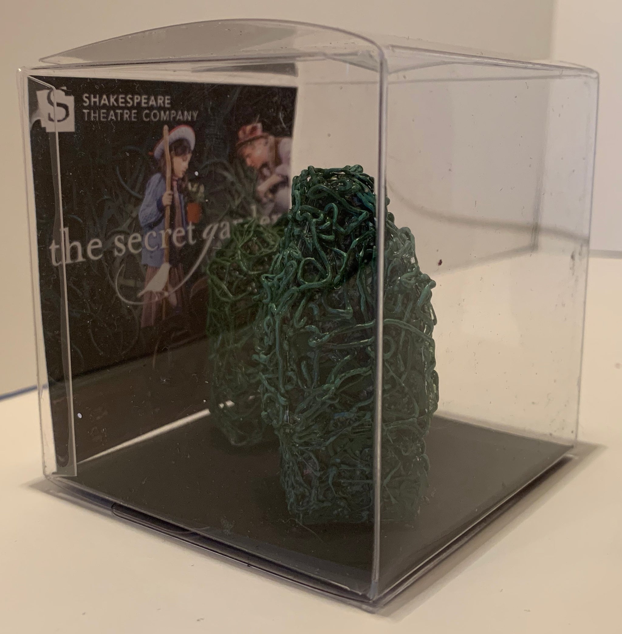 Show Bit - The Secret Garden by Anna Louizos